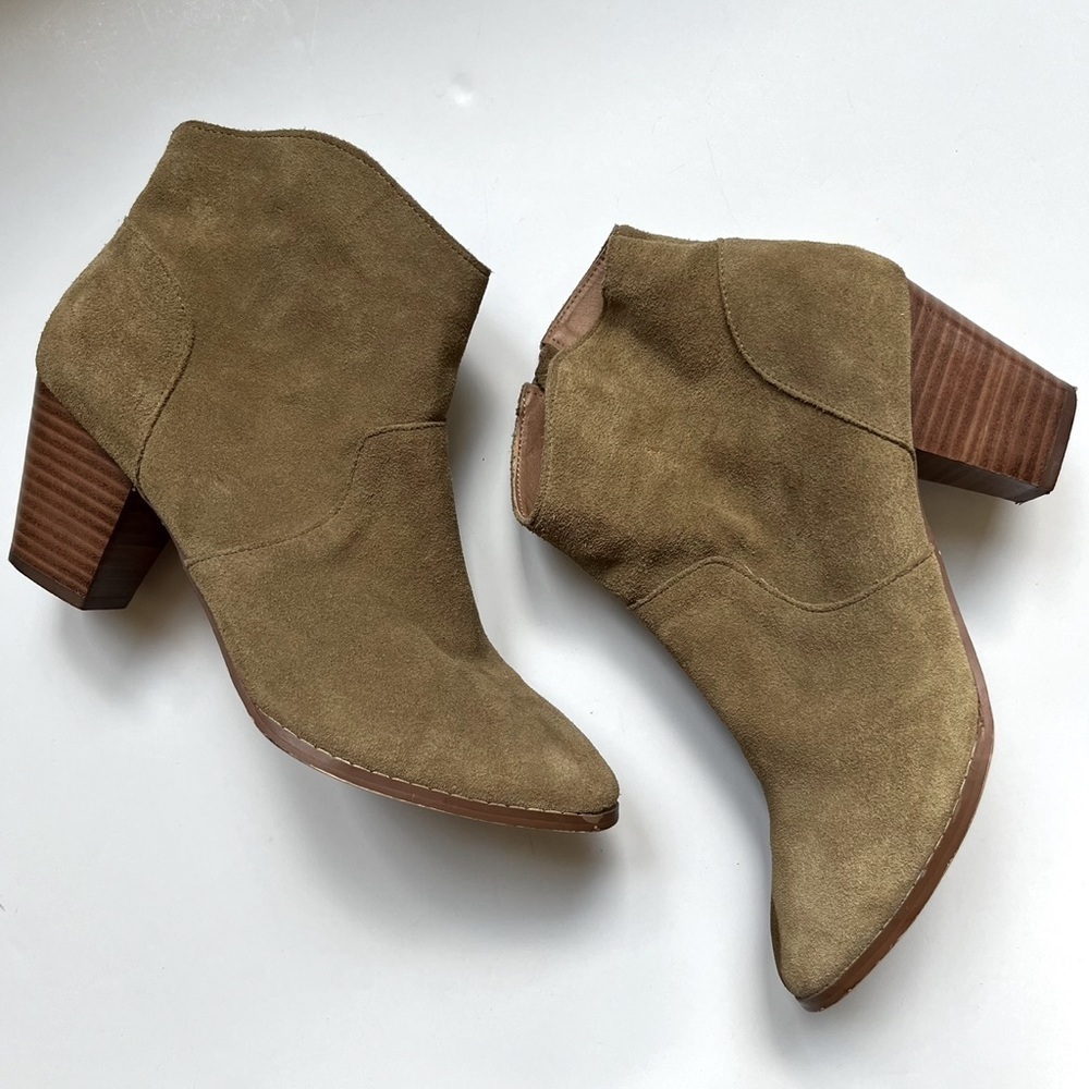 Urban Outfitters Suede Heeled Booties Size 9